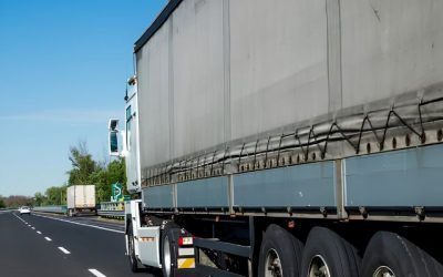 Lona de camión: señales de desgaste que conviene revisar a tiempo